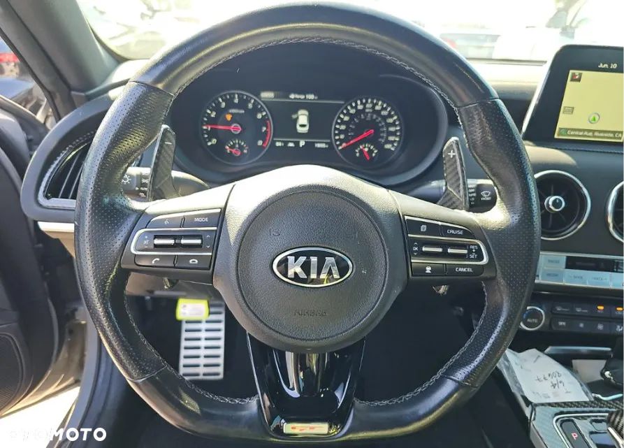Kia Stinger - 9