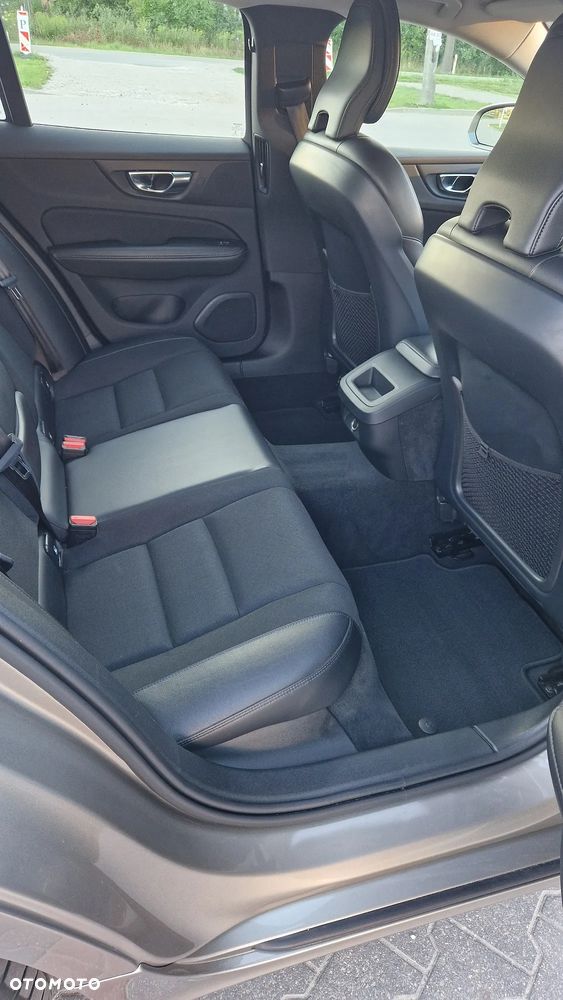 Volvo V60 D3 Momentum Pro - 11