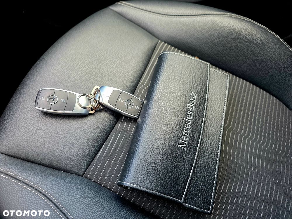 Mercedes-Benz GLA 180 7G-DCT - 18