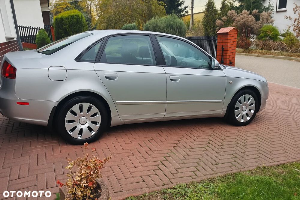 Audi A4 Limousine - 4