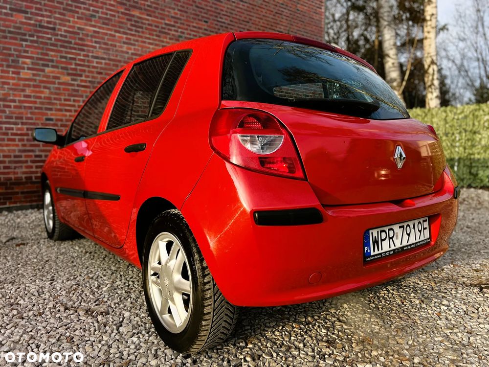 Renault Clio - 32