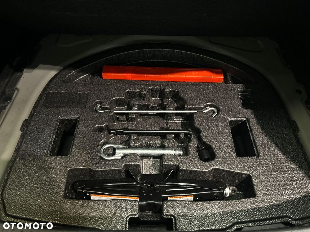 Toyota Corolla 1.8 Hybrid Style - 33