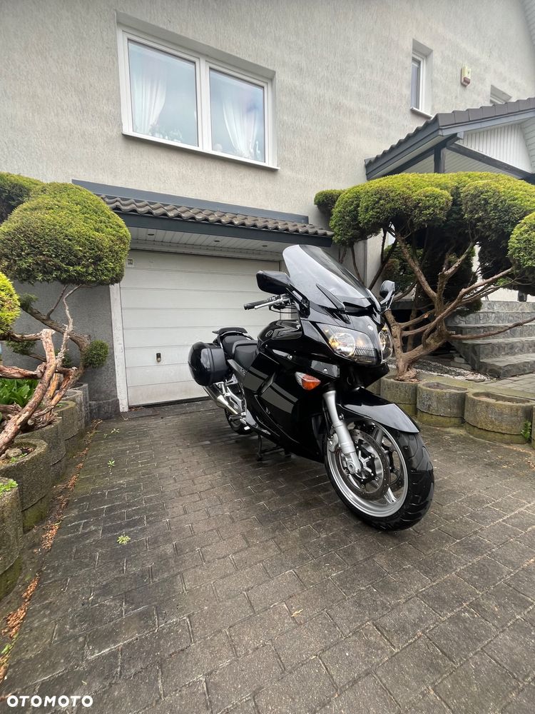 Yamaha FJR - 2