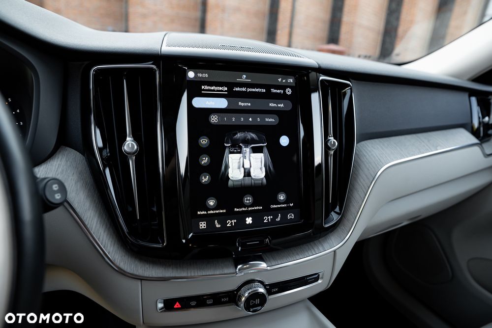 Volvo XC 60 D5 AWD R-Design - 33