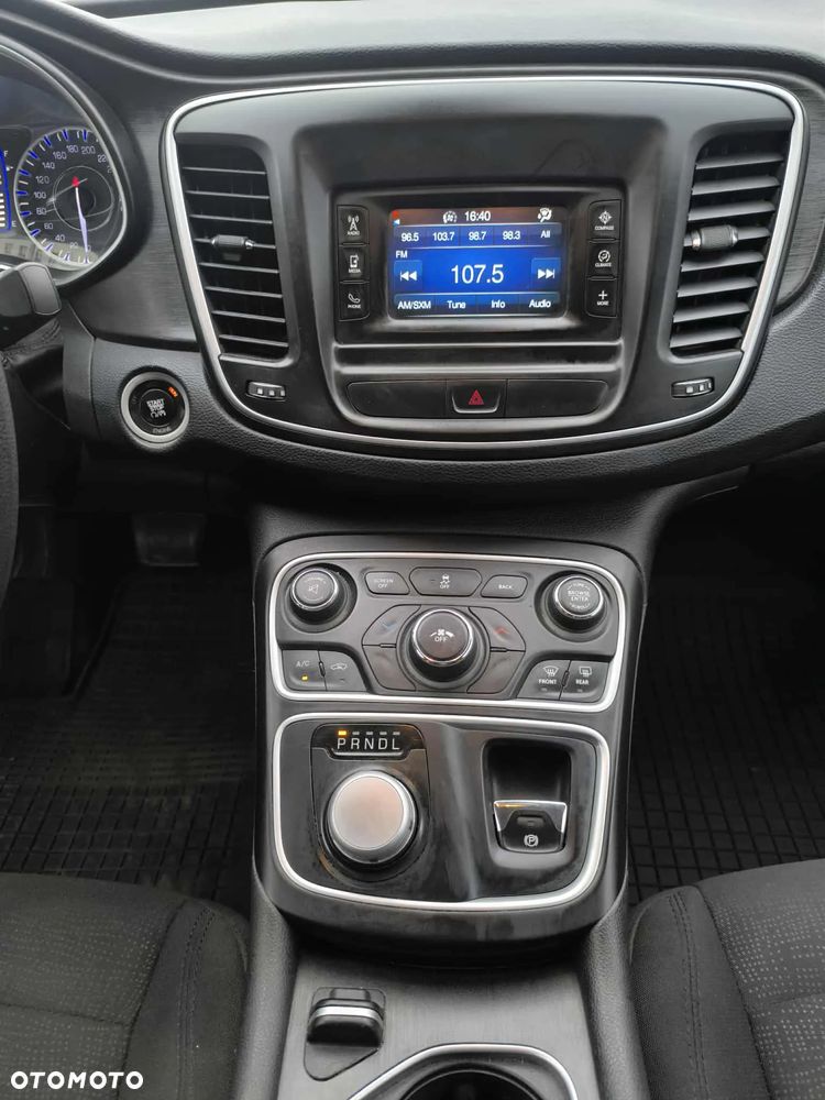 Chrysler 200 - 16
