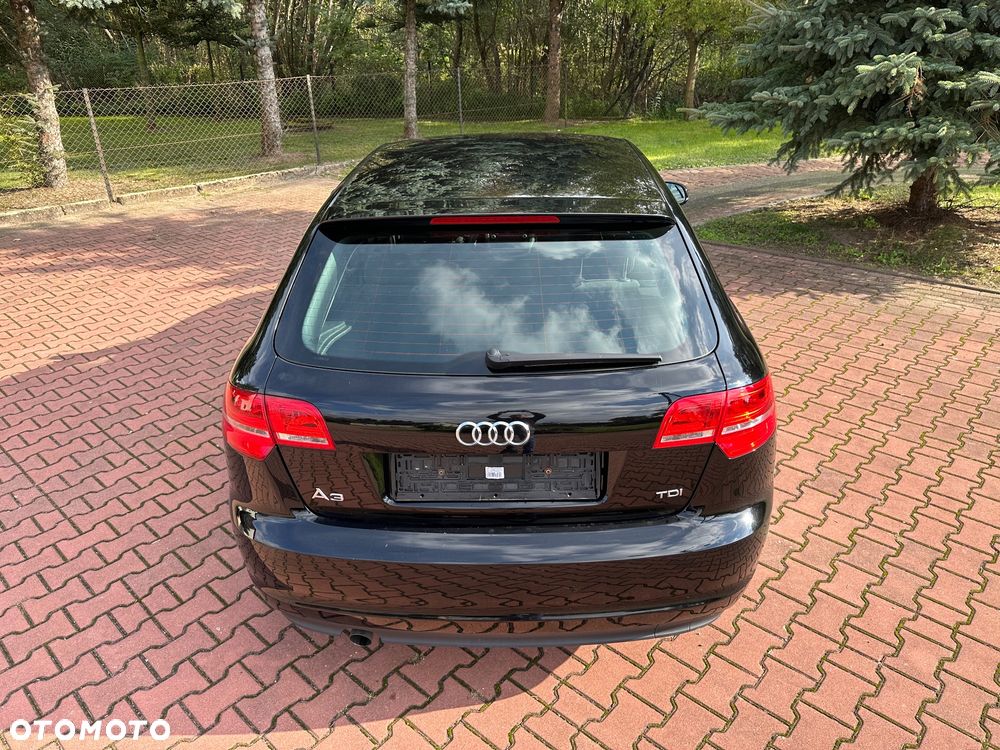 Audi A3 Sportback 1.6 TDI DPF Ambiente - 17
