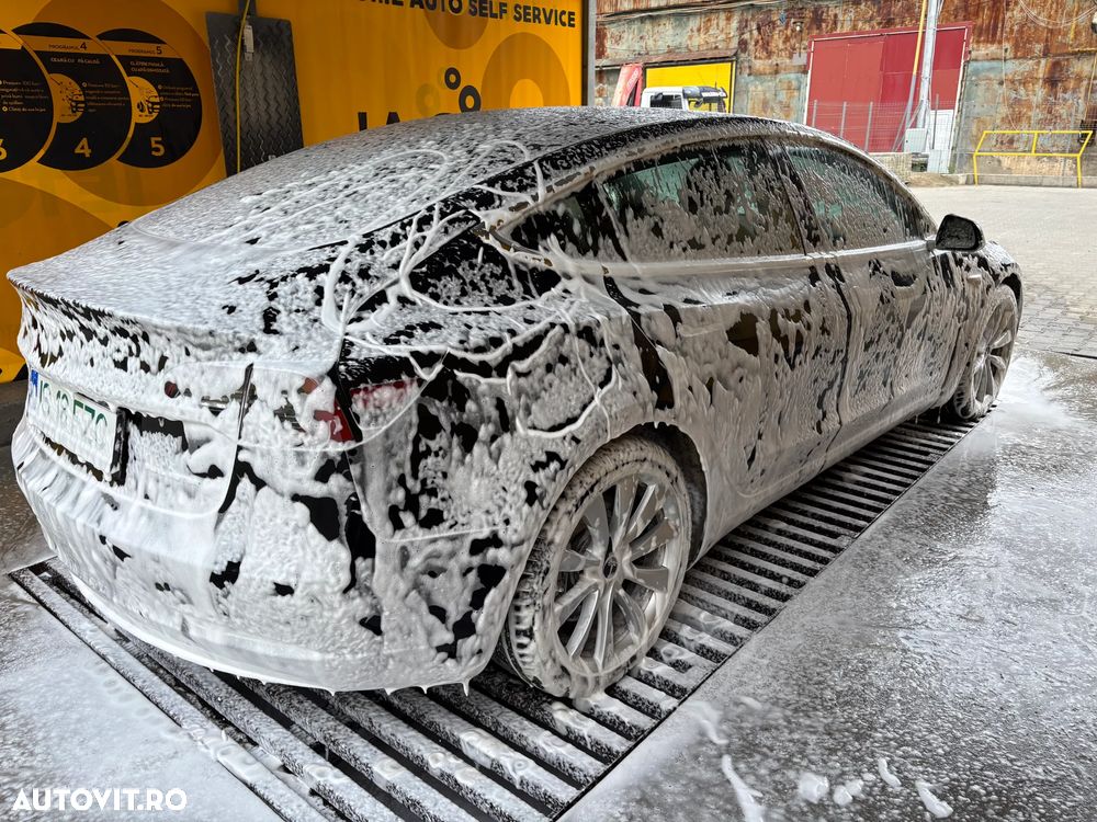 Tesla Model 3 Langstreckenbatterie Allradantrieb Dual Motor - 9