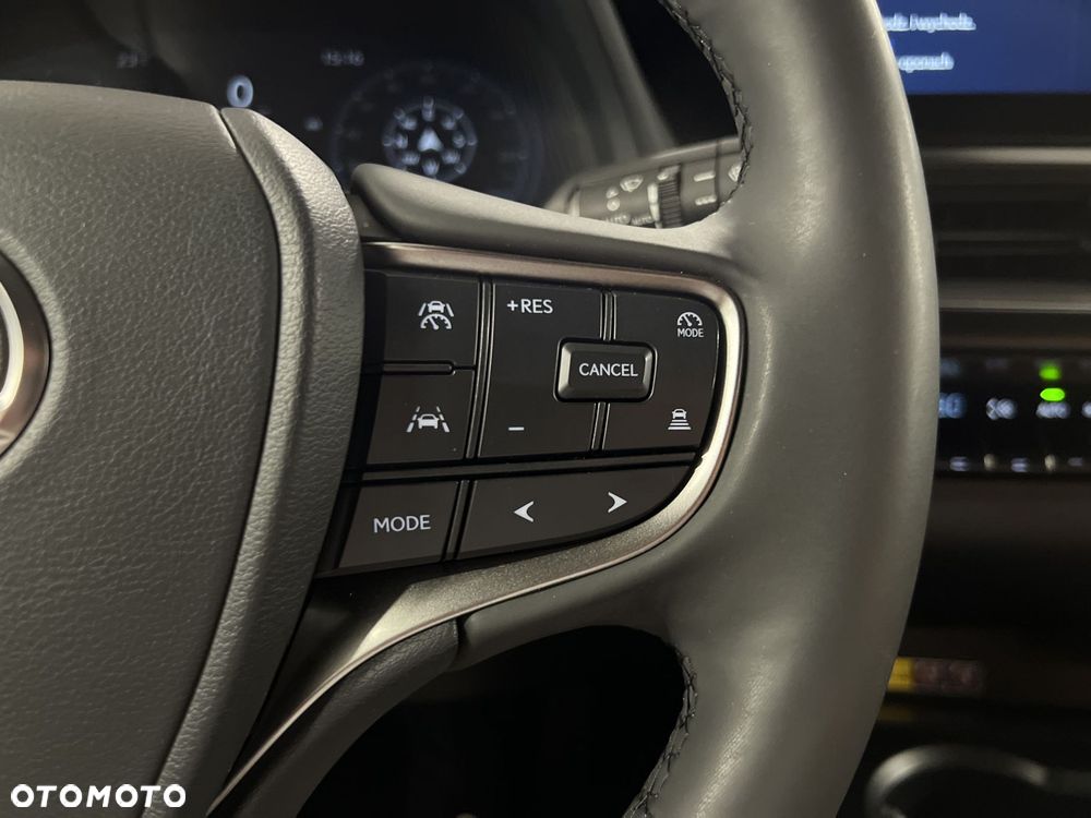 Lexus UX - 25