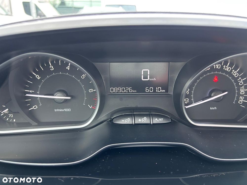 Peugeot 2008 1.2 Pure Tech Style - 13