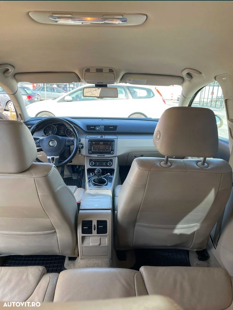 Volkswagen Passat - 4