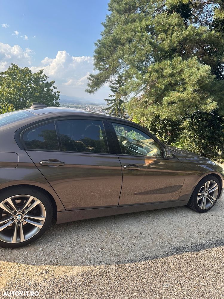 BMW Seria 3 328i Touring Aut. - 11