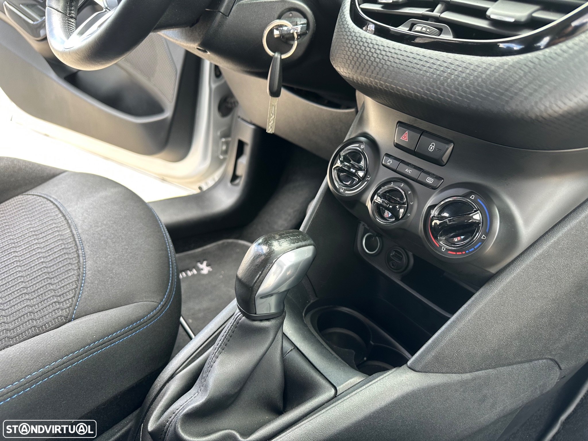 Peugeot 208 1.2 PureTech Style - 42