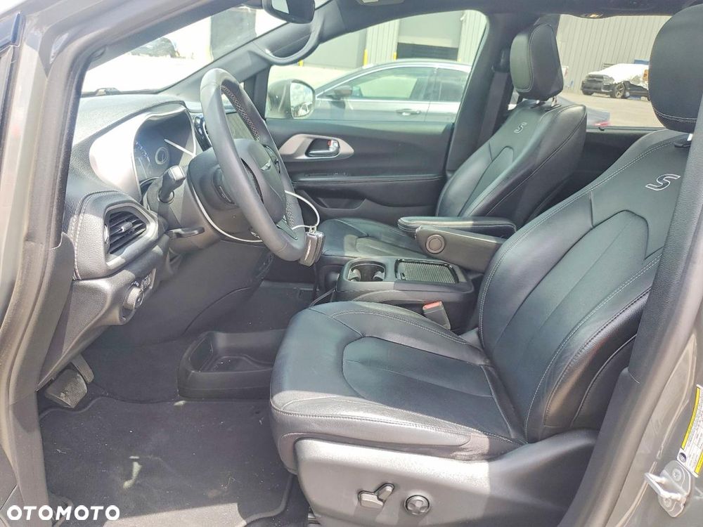 Chrysler Pacifica - 8