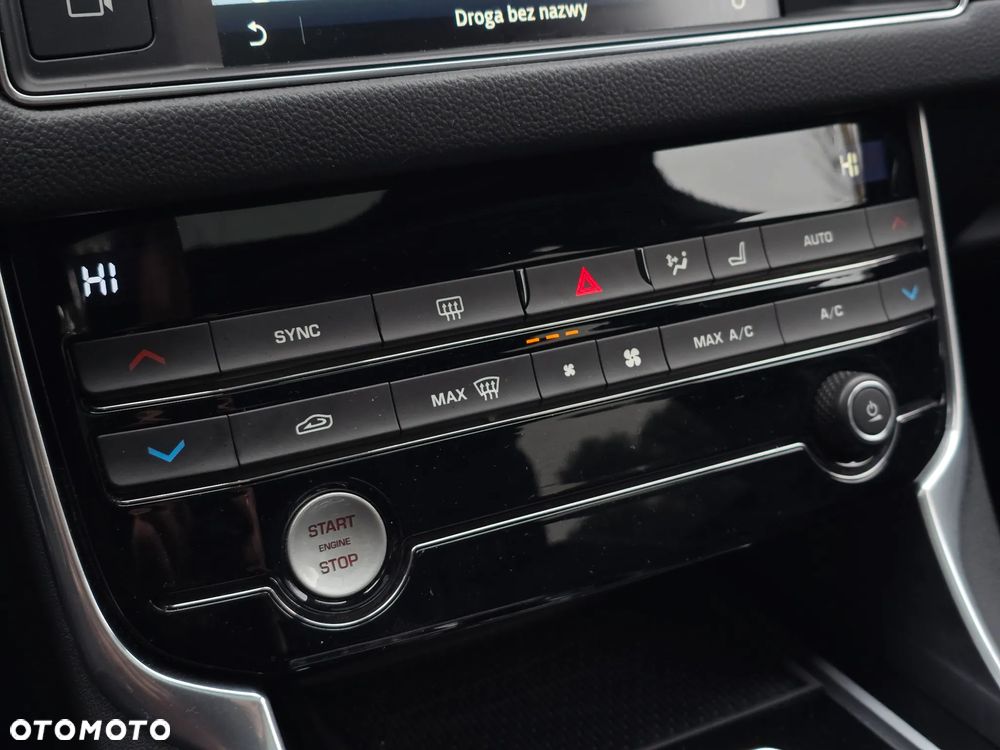 Jaguar XF 2.0 i4D AWD R-Sport - 30