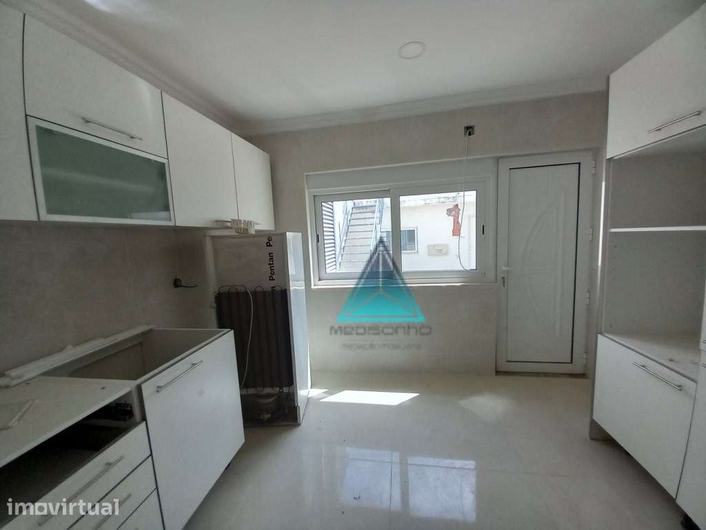 Moradia Geminada T3+2 Remodelada com Terraço, Logradouro e Anexo - ... - Grande imagem: 5/43