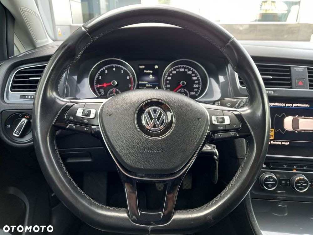 Volkswagen Golf - 11