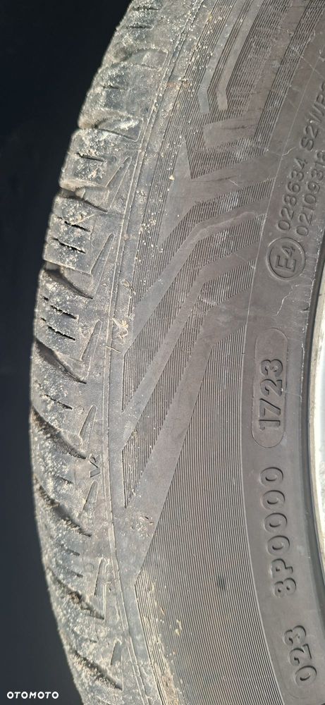 Volvo V60 D6 AWD Plug-in Hybrid Summum - 33