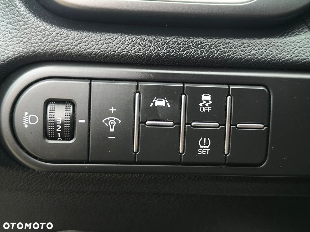 Kia Ceed 1.6 CRDi mHEV S - 24