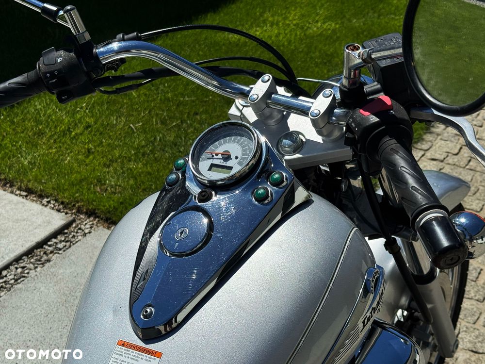 Suzuki Intruder - 11