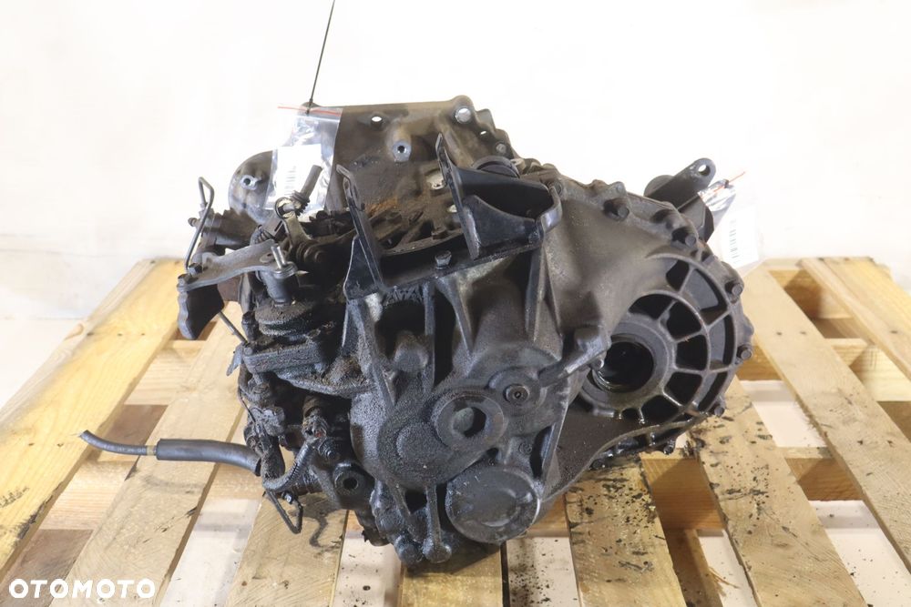 SKRZYNIA BIEGÓW 5 BIEGOWA TOYOTA AVENSIS II T25 2.0D4D 25150-2K - 2