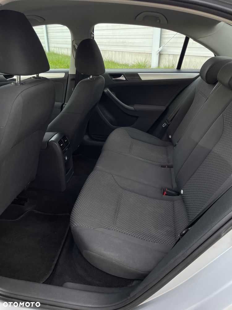 Volkswagen Jetta 1.6 TDI BMT Trendline - 19