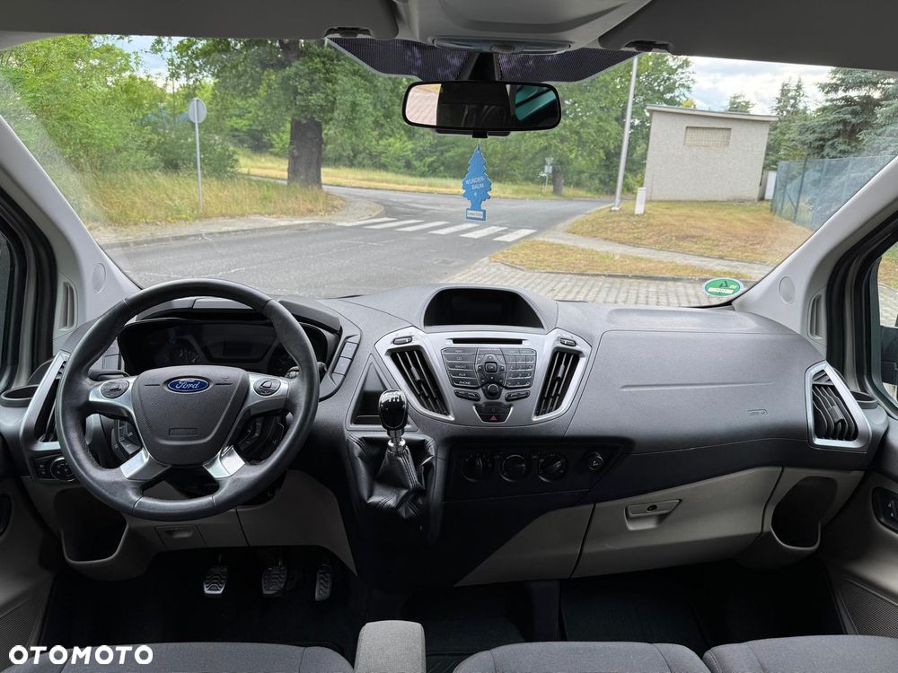 Ford Tourneo Custom - 9
