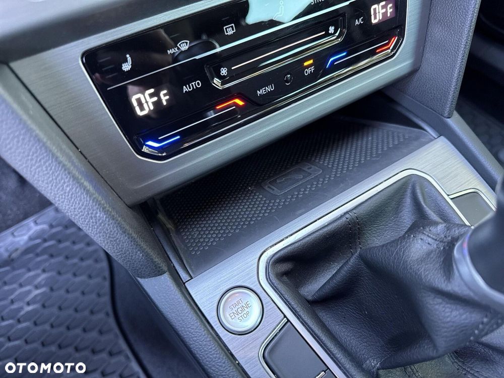 Volkswagen Passat - 34