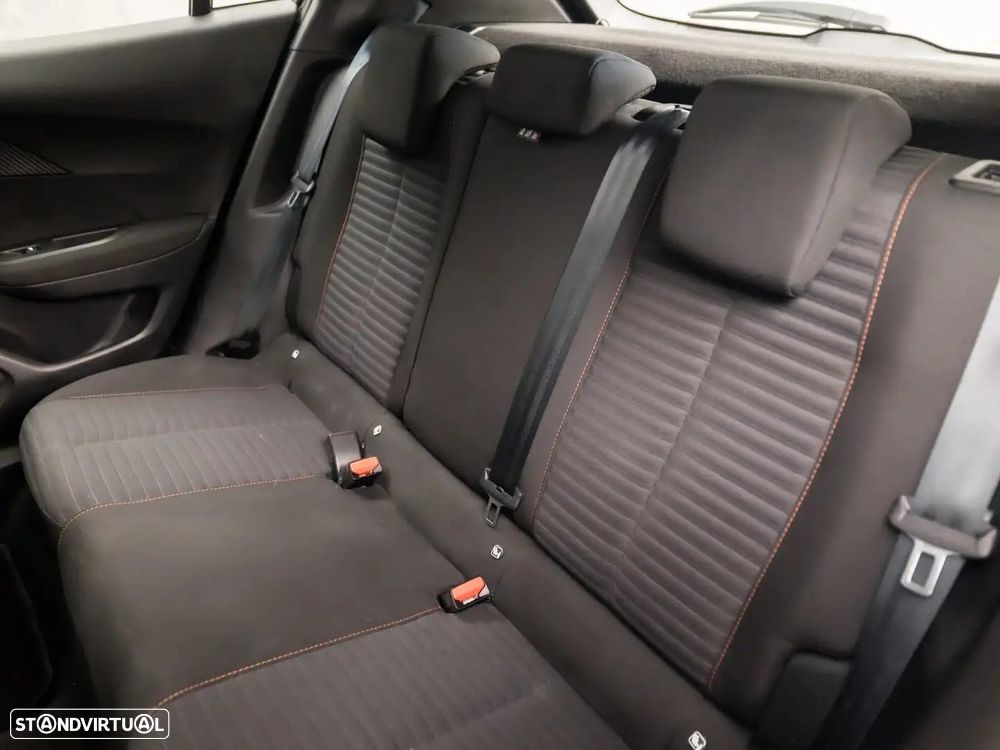 Peugeot 2008 PureTech 130 EAT8 Active - 5