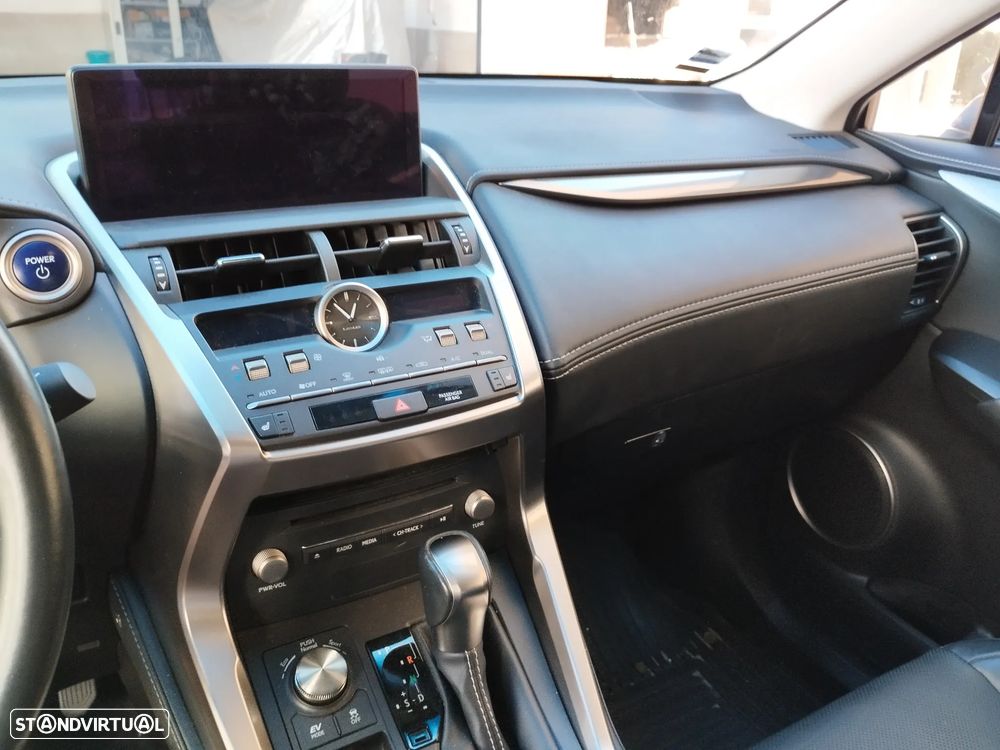 Lexus NX 300h Executive+ - 3