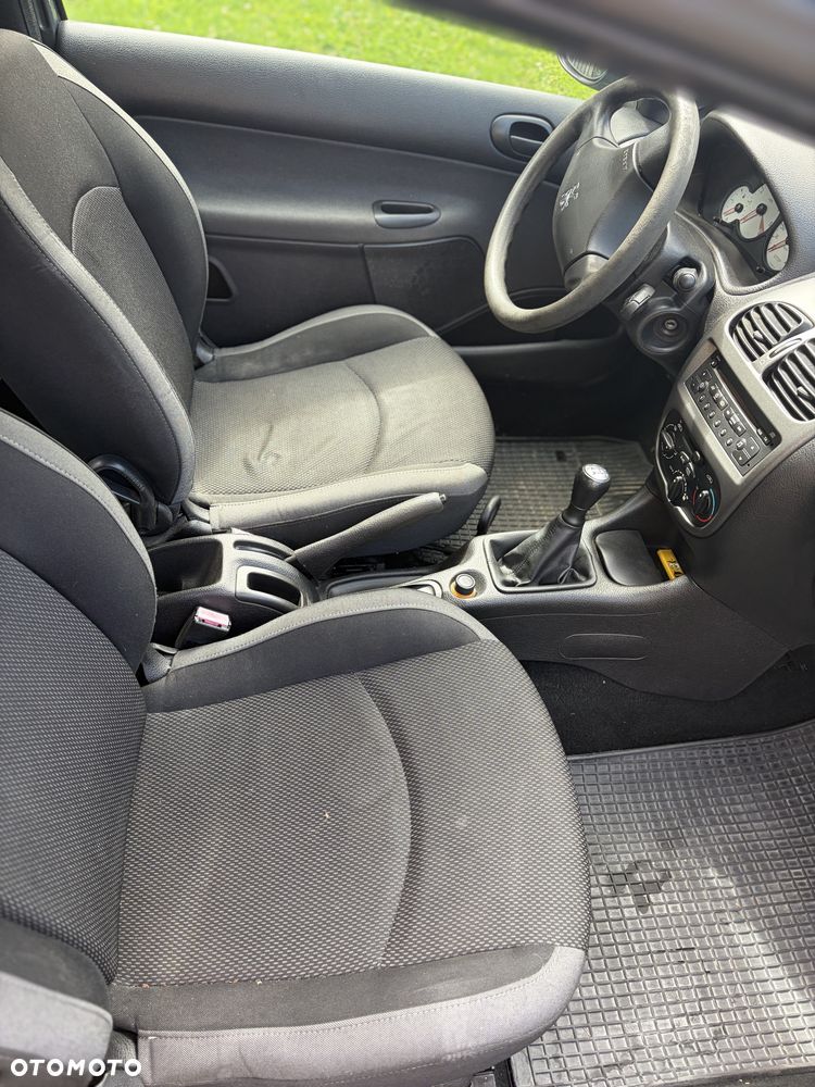 Peugeot 206 - 4