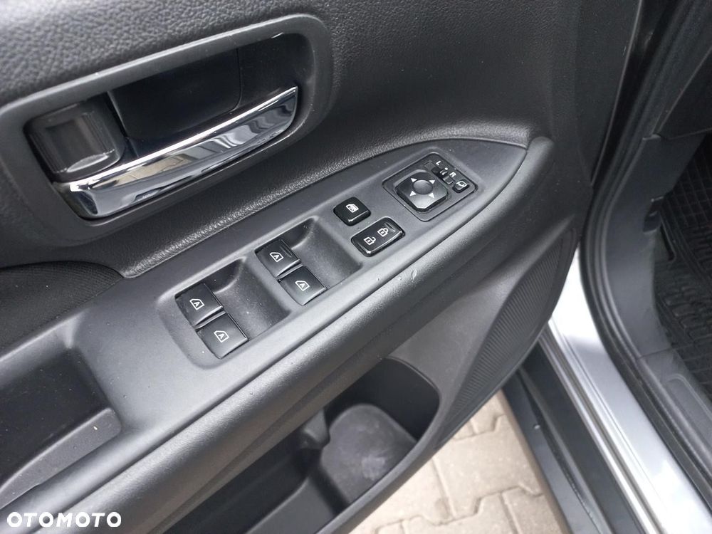 Mitsubishi Outlander 2.0 Intense 4WD CVT - 18