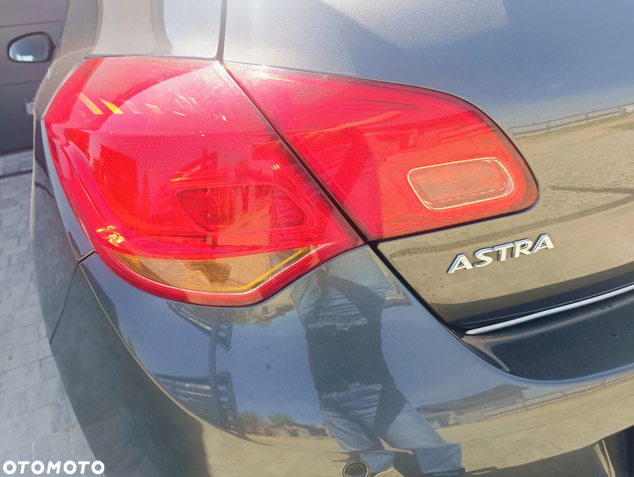 Opel Astra IV 1.4 T Cosmo - 12