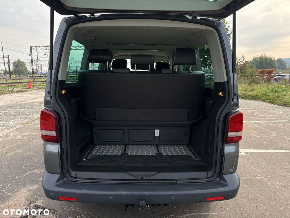 Volkswagen Multivan - 32