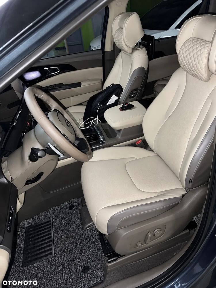 Kia Carnival - 11