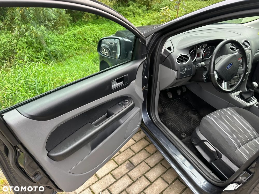 Ford Focus 1.8 Titanium - 11
