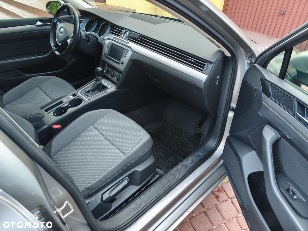 Volkswagen Passat 1.6 TDI BMT Comfortline - 9
