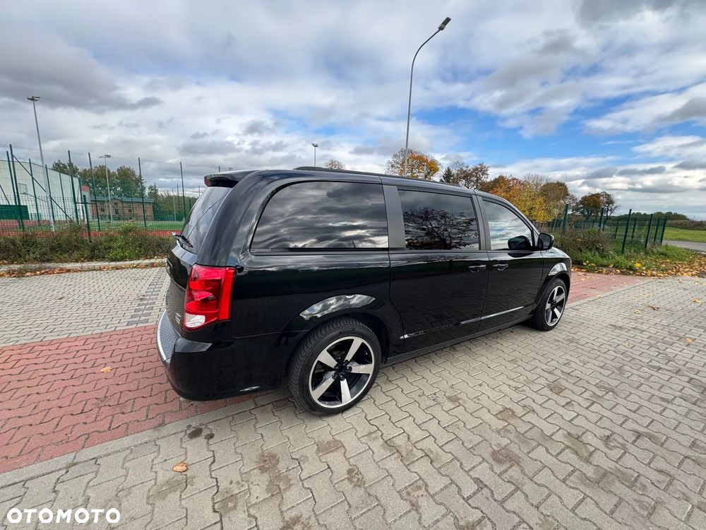 Dodge Grand Caravan - 8