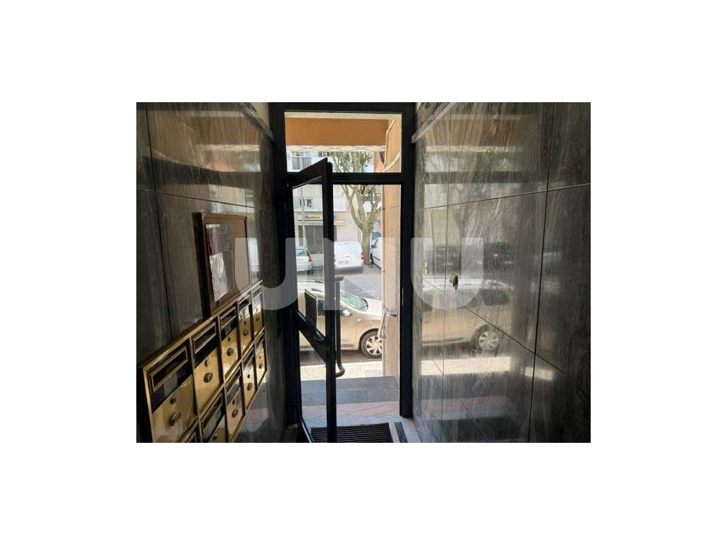 Apartamento T2 na Amadora com muita luminosidade - Grande imagem: 4/35
