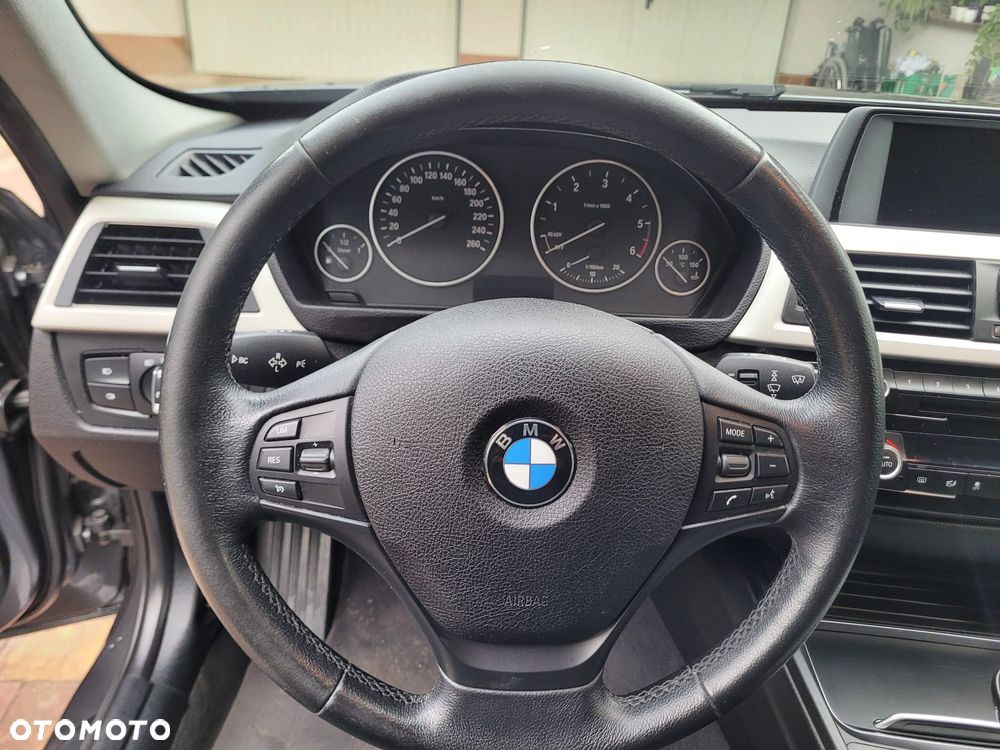 BMW Seria 3 320d Sport Line - 34