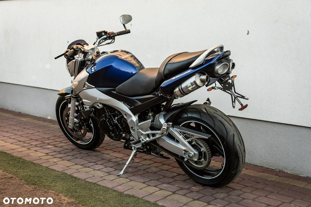 Suzuki GSR - 5