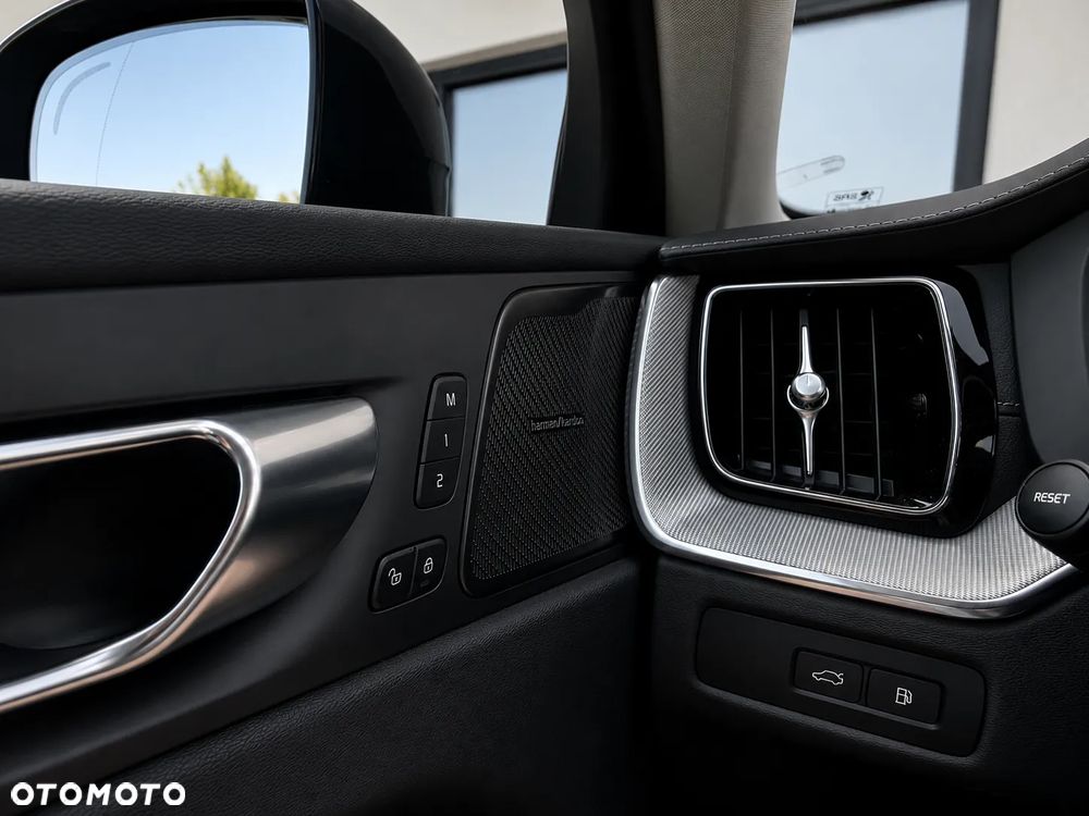 Volvo XC 60 T6 Plug-In Hybrid AWD Ultra Bright - 8