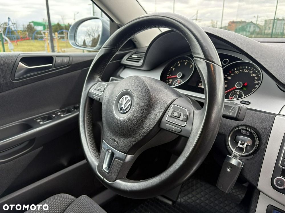 Volkswagen Passat - 15