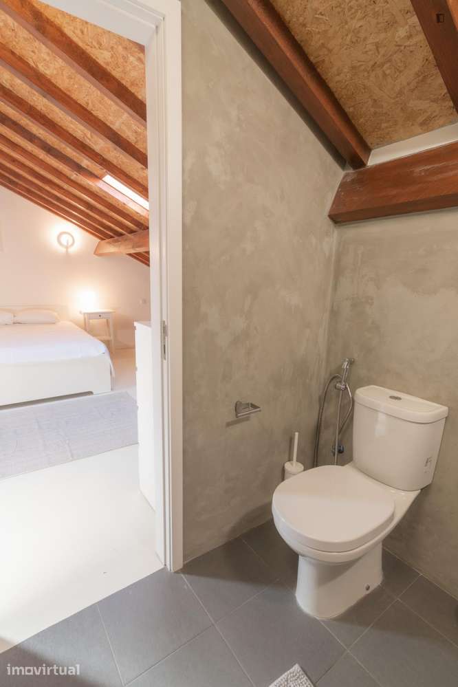 Quarto - localizado em Santa Marinha Porto - Grande imagem: 2/13