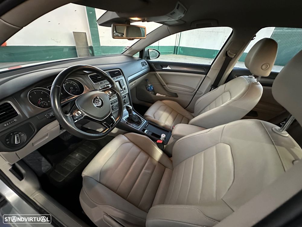 VW Golf 1.6 TDi Highline DSG - 32