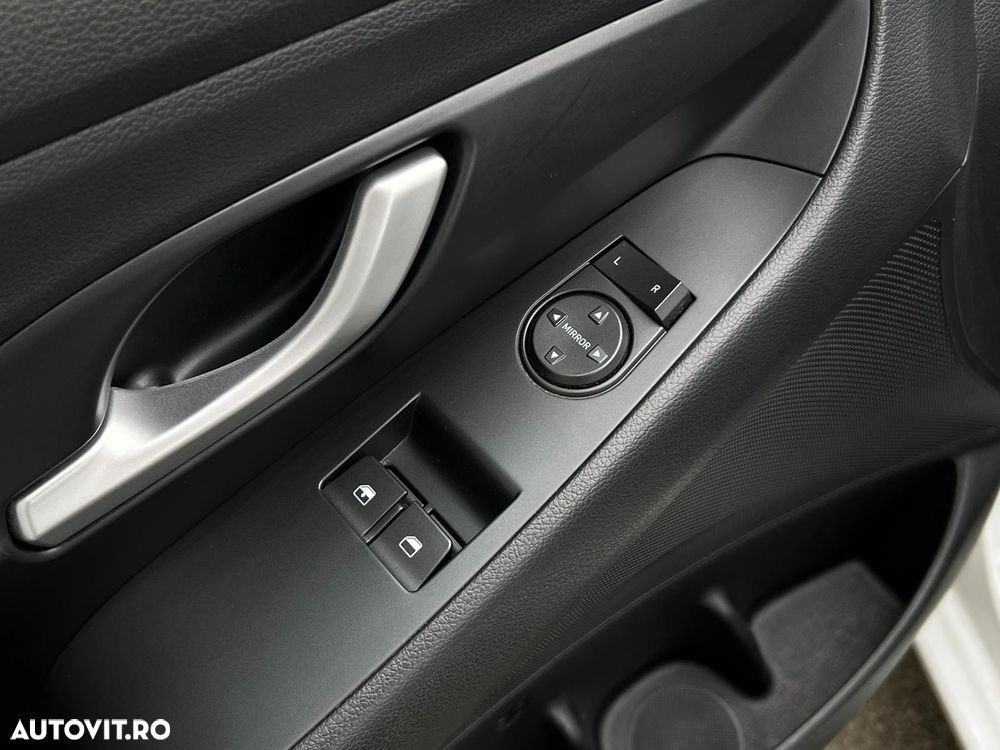 Hyundai i30 1.4 100CP 5DR M/T Comfort - 25