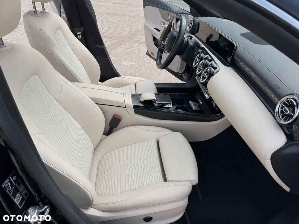 Mercedes-Benz CLA 220 7G-DCT - 17