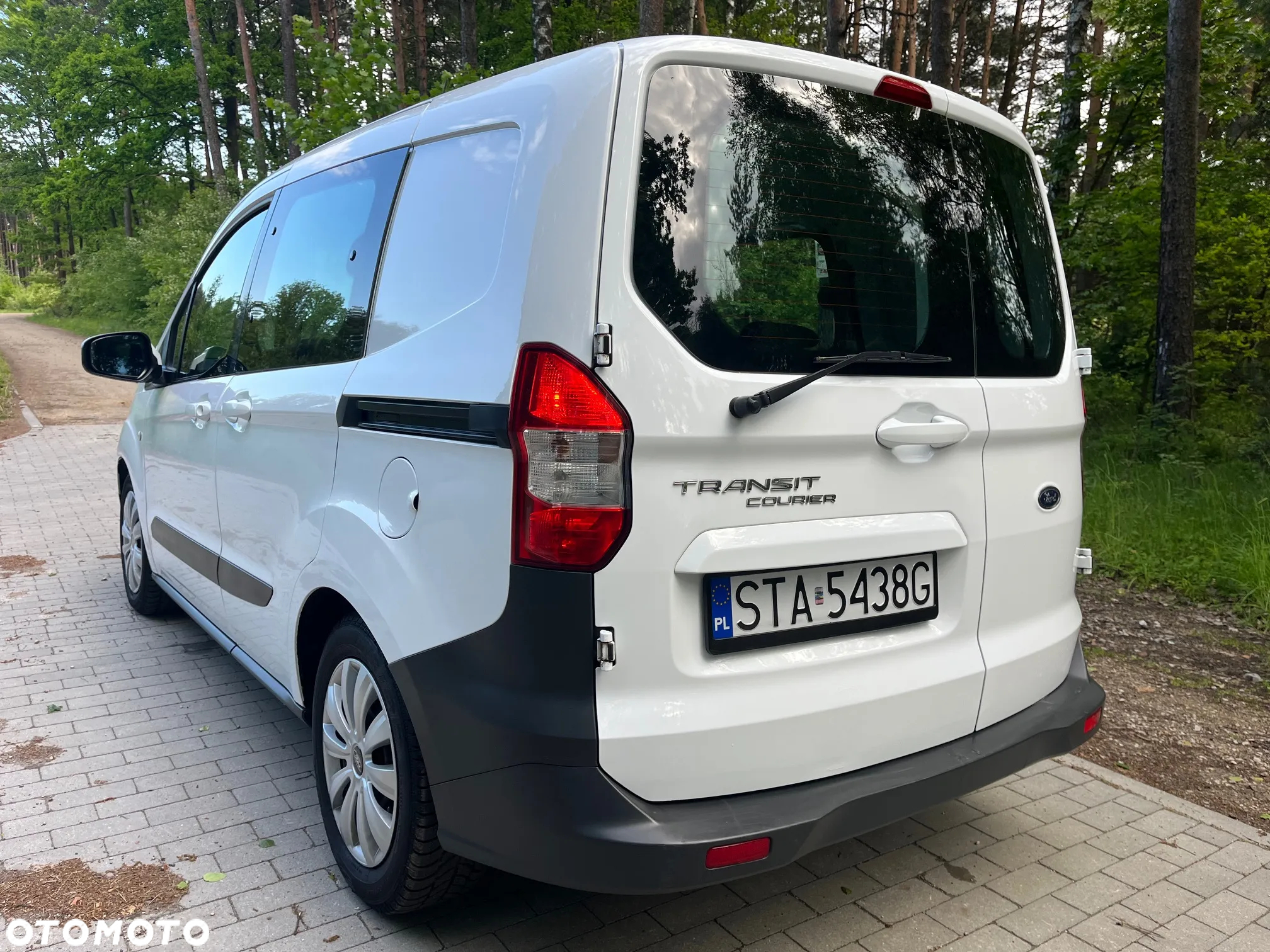 Ford Transit Courier - 13