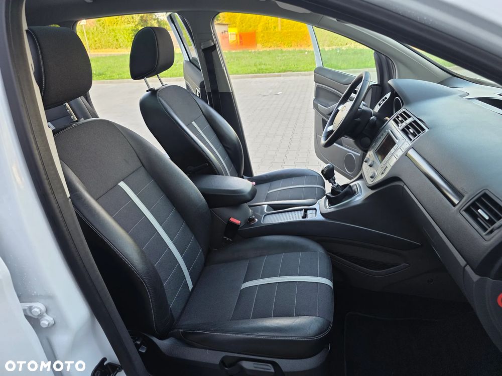 Ford Kuga 2.0 TDCi 4x4 Titanium - 24
