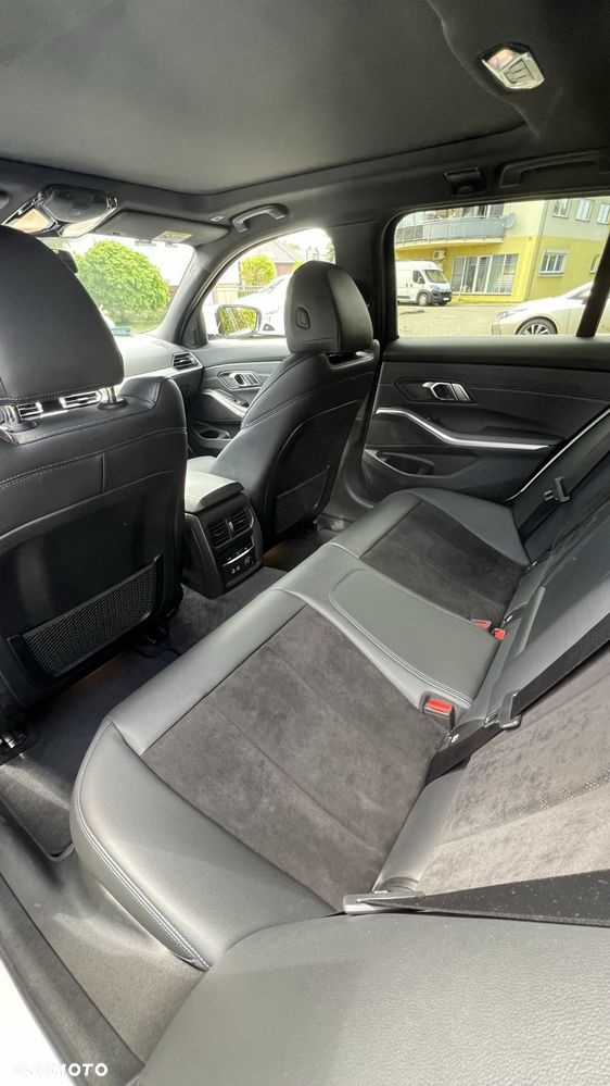 BMW Seria 3 320d xDrive M Sport - 17