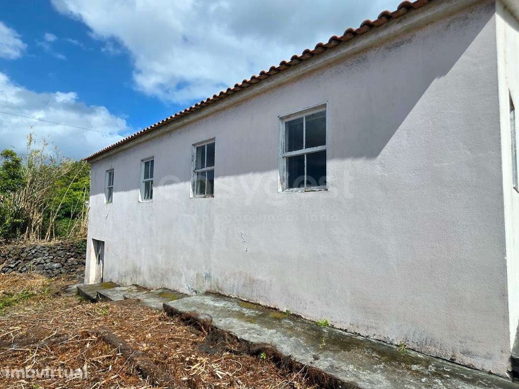 Moradia T4 para Recuperar - Centro da Madalena, Ilha do Pico - Grande imagem: 4/14